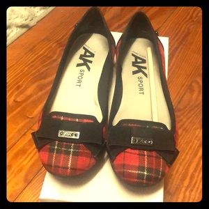 Anne Klein Sport Red Multi Flats Size 7.5